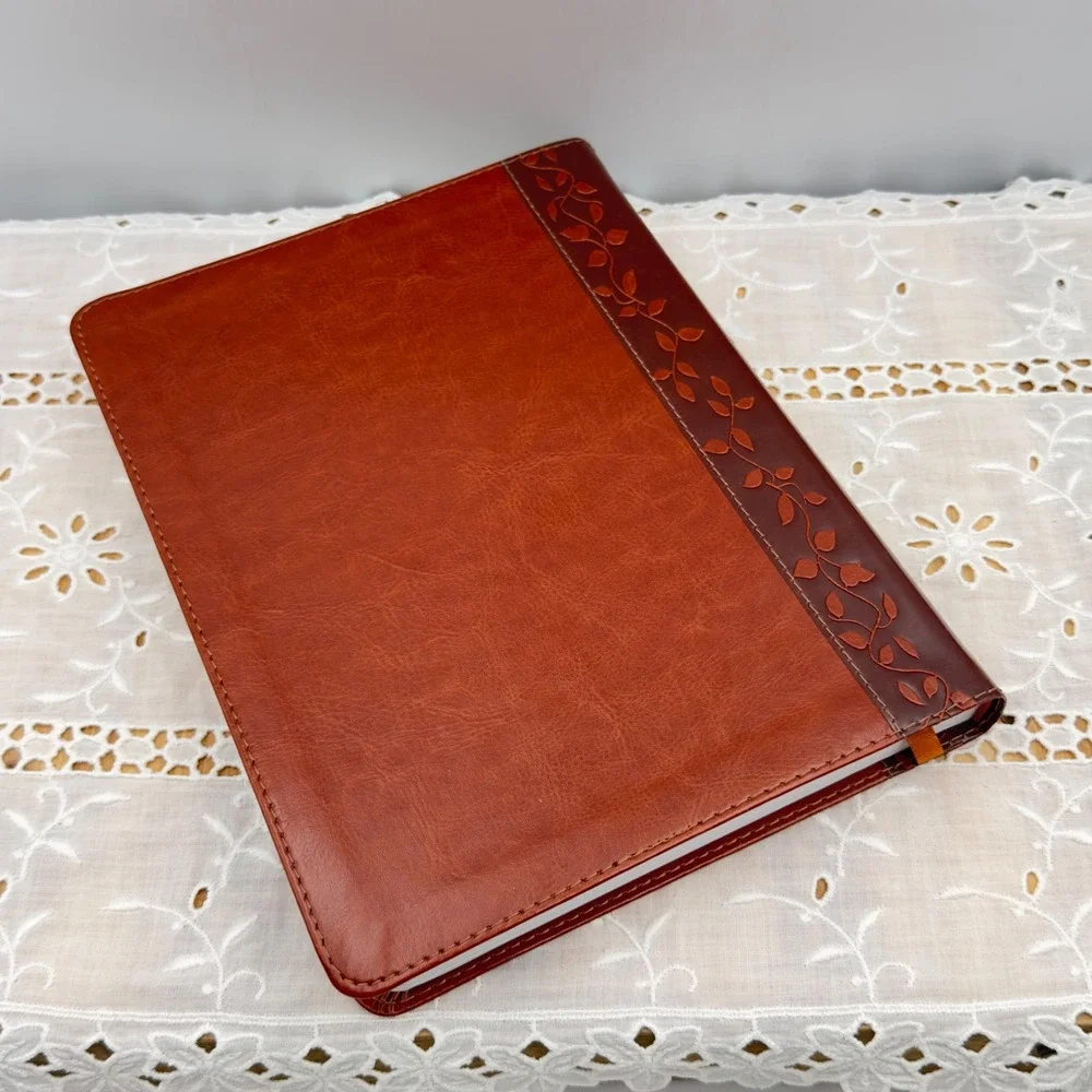 Thomas Nelson Jesus Calling Brown Leatherette 365 Daily Devotional 2013 OS Book